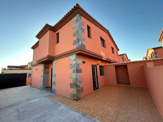 Foto 2 de Casa en venda a El Charco-Las Salinas de 3 habitacions amb terrassa i balcó