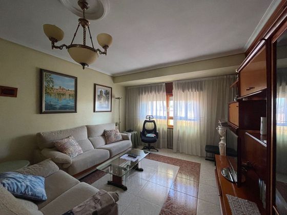 Foto 2 de Pis en venda a Laguna de Duero de 4 habitacions amb terrassa i calefacció