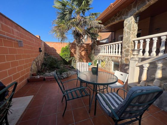 Foto 2 de Casa adosada en venta en Alovera de 4 habitaciones con terraza y piscina