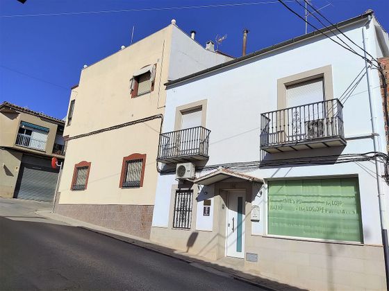 Foto 2 de Casa adossada en venda a calle Reyes Católicos de 3 habitacions amb terrassa i jardí