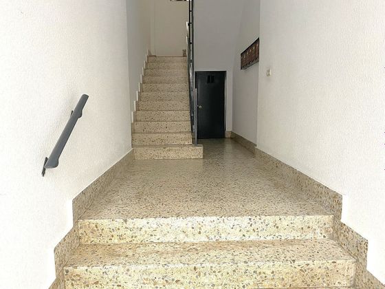 Foto 2 de Venta de piso en calle Risquillo de 2 habitaciones y 86 m²
