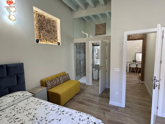 Foto 1 de Piso en alquiler en Centro - Segovia de 2 habitaciones con balcón y calefacción