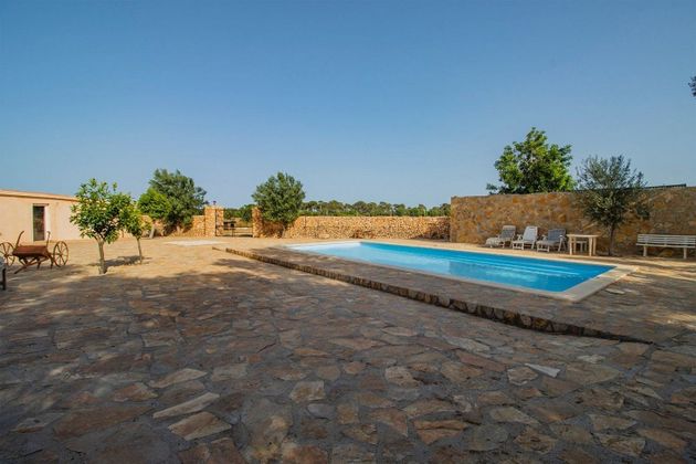 Foto 2 de Venta de casa rural en Llucmajor Interior de 3 habitaciones con terraza y piscina