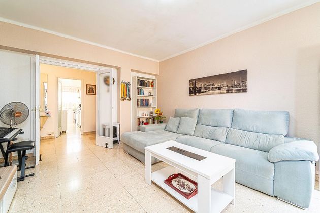 Foto 2 de Piso en venta en calle De Màlaga de 3 habitaciones con terraza y balcón