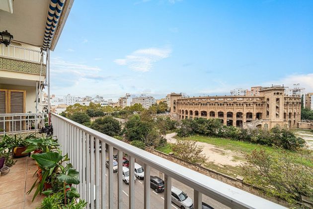 Foto 2 de Pis en venda a calle De Jaume Ferran de 3 habitacions amb terrassa i balcó