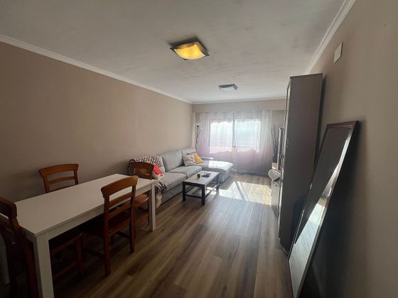 Foto 2 de Piso en venta en Torrefiel de 4 habitaciones con balcón y aire acondicionado