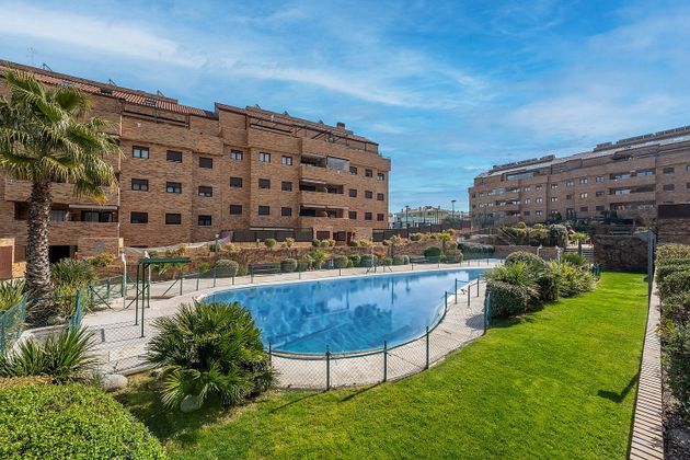 Foto 1 de Ático en venta en El Pinar - La Dehesa - Resto de Navalcarnero de 3 habitaciones con terraza y piscina