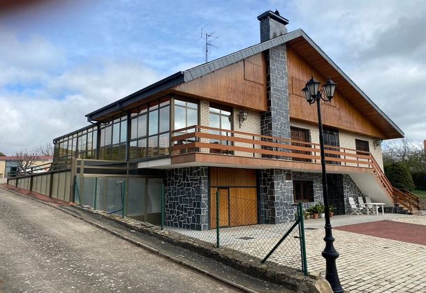 Foto 1 de Chalet en venta en calle Ávila de 5 habitaciones con terraza y piscina