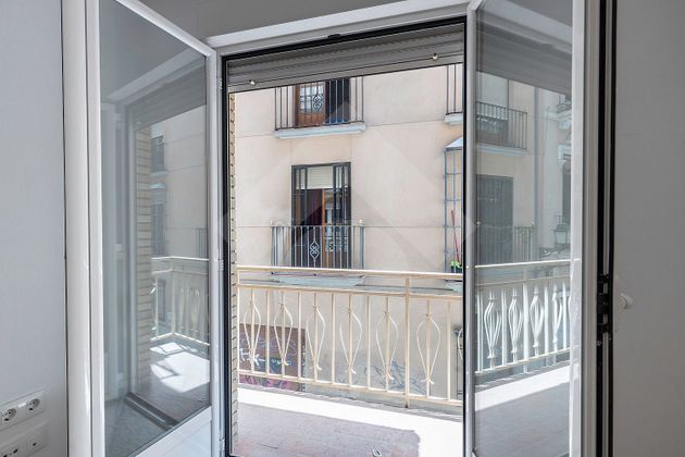 Foto 2 de Piso en venta en Centro - Granada de 4 habitaciones con balcón y ascensor