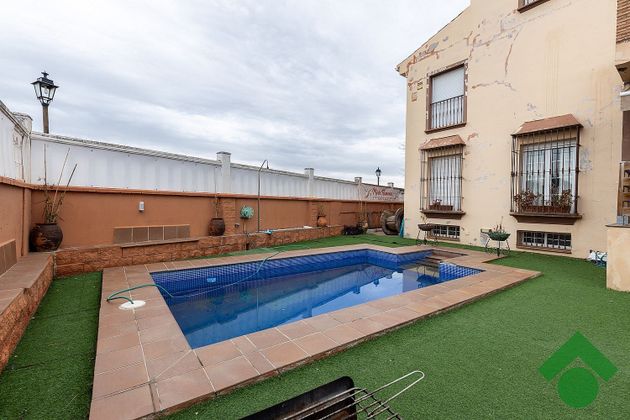Foto 2 de Venta de chalet en Atarfe de 5 habitaciones con terraza y piscina