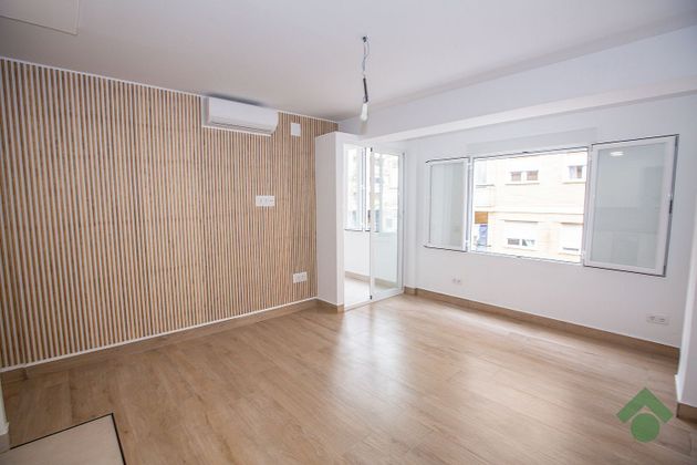Foto 1 de Venta de piso en Almuñecar de 3 habitaciones con aire acondicionado