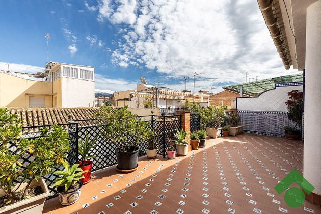 Foto 2 de Casa en venda a Barrio de Zaidín de 4 habitacions amb terrassa i aire acondicionat