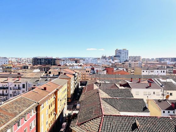 Foto 2 de Piso en venta en calle De Santander de 3 habitaciones con balcón y calefacción
