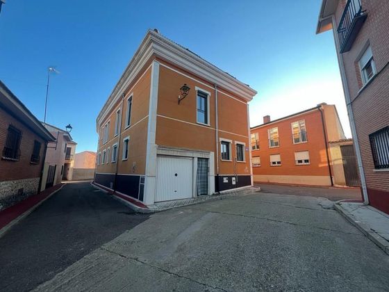 Foto 1 de Casa adossada en venda a Cigales de 5 habitacions amb garatge i balcó