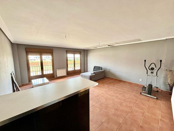 Foto 2 de Ático en venta en Cigales de 3 habitaciones con terraza y piscina