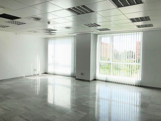 Foto 2 de Alquiler de oficina en avenida Cortes Valencianas con aire acondicionado