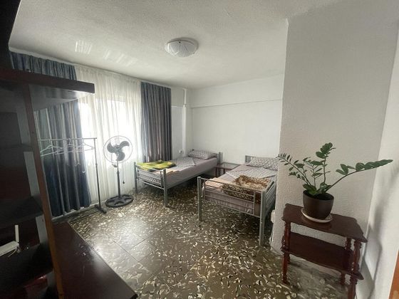 Foto 2 de Piso en venta en Colonia Requena de 4 habitaciones con balcón