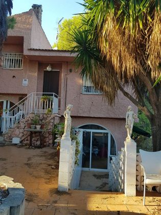Foto 2 de Chalet en venta en Riba-roja de Túria de 10 habitaciones con terraza y piscina