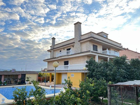Foto 2 de Casa en venta en La Vega - Marenyet de 9 habitaciones con terraza y piscina