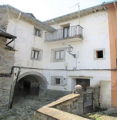 Foto 1 de Casa adossada en venda a calle Torla de 4 habitacions amb balcó i calefacció
