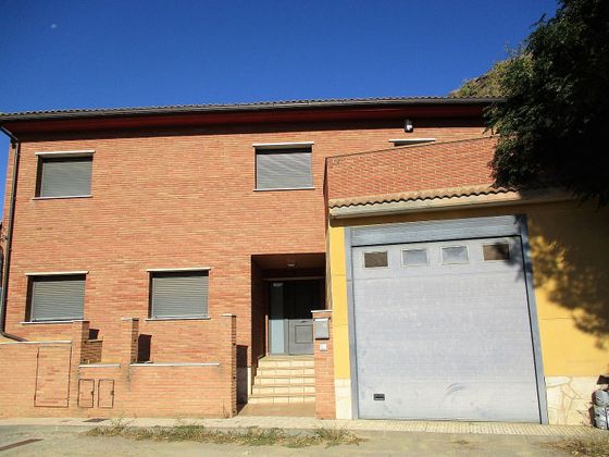 Foto 1 de Casa en venda a barrio Palomar de 4 habitacions amb terrassa i garatge