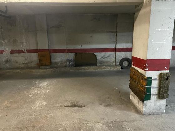 Foto 2 de Garaje en venta en calle De Muñiz i H de Alba de 4 m²