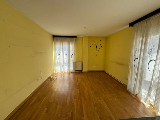 Foto 2 de Venta de piso en Pau de Carabanchel de 3 habitaciones con piscina y garaje