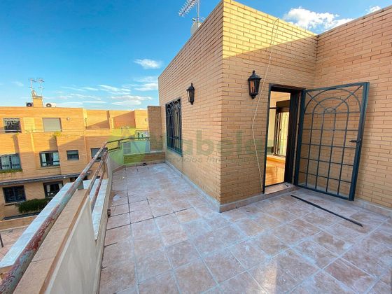 Foto 2 de Casa adossada en venda a Zona Carretera del Plantío de 5 habitacions amb terrassa i piscina