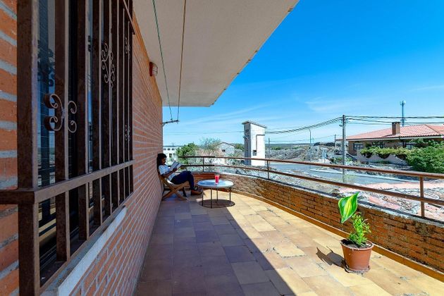 Foto 2 de Chalet en venta en avenida Constitución de 4 habitaciones con terraza y garaje