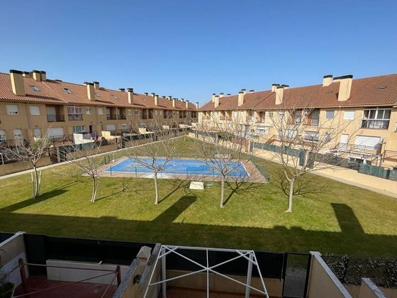 Foto 1 de Casa en venta en Monfarracinos de 4 habitaciones con terraza y piscina