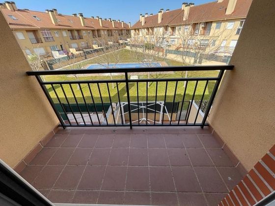 Foto 2 de Casa en venta en Monfarracinos de 4 habitaciones con terraza y piscina