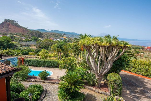 Foto 2 de Casa en venda a Tacoronte - Los Naranjeros de 6 habitacions amb terrassa i piscina