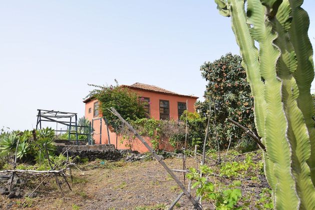 Foto 2 de Casa rural en venda a La Vega-El Amparo-Cueva del Viento de 3 habitacions amb jardí