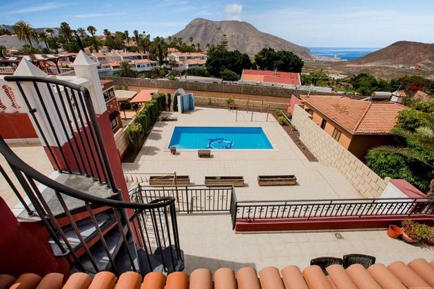 Foto 1 de Chalet en venta en Chayofa - Las Camellas de 6 habitaciones con terraza y piscina