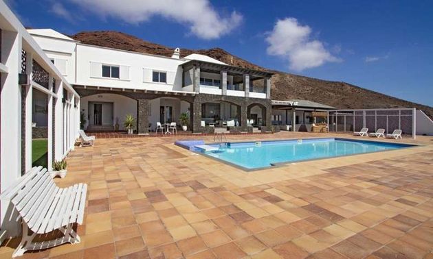 Foto 2 de Xalet en venda a Playa Blanca de 7 habitacions amb terrassa i piscina