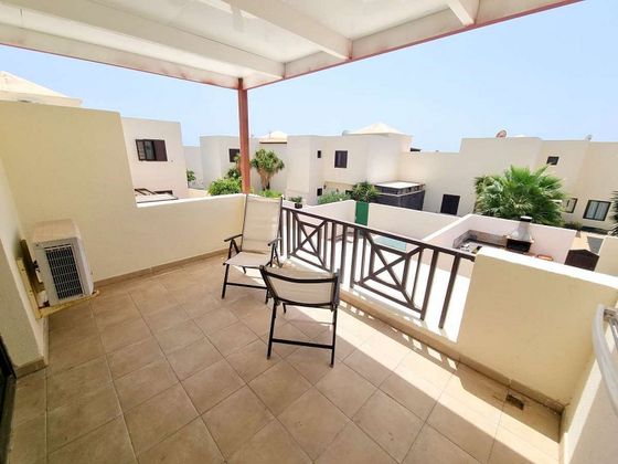 Foto 2 de Dúplex en venda a Costa Teguise de 6 habitacions amb terrassa i piscina