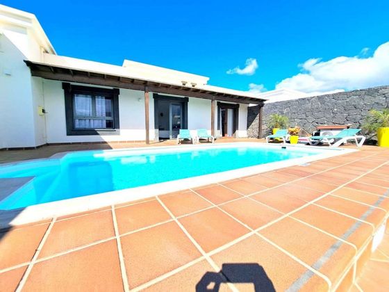 Foto 1 de Chalet en venta en Playa Blanca de 4 habitaciones con terraza y piscina