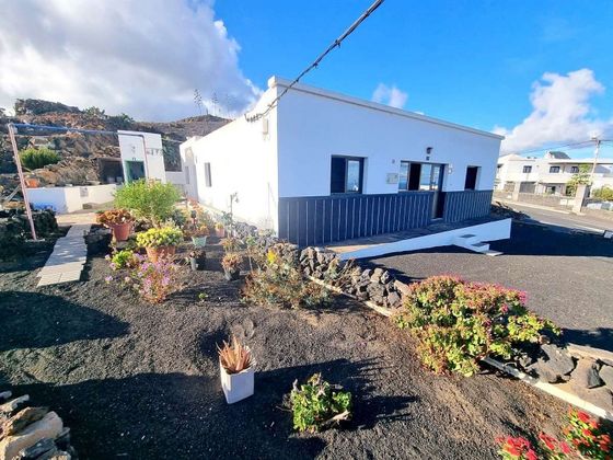 Foto 1 de Xalet en venda a Tías pueblo de 4 habitacions amb terrassa i piscina