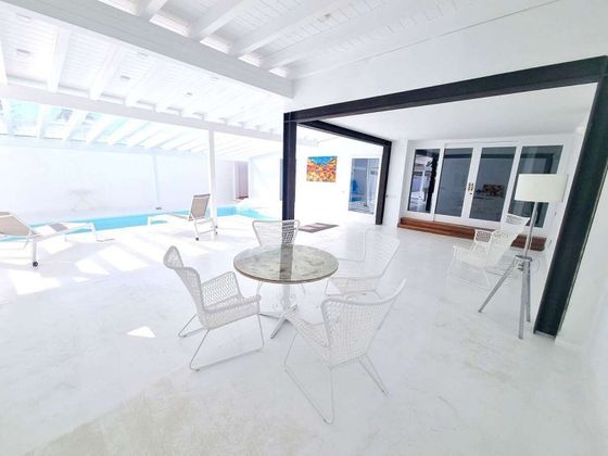 Foto 2 de Chalet en venta en Costa Teguise de 8 habitaciones con terraza y piscina