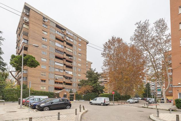 Foto 1 de Piso en venta en Tres Olivos - Valverde de 3 habitaciones con terraza y piscina