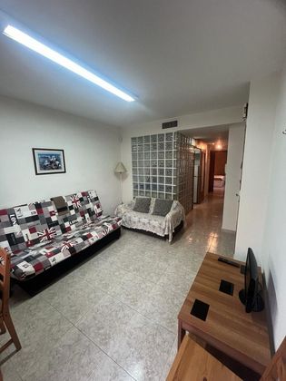 Foto 2 de Venta de piso en El Carmen de 2 habitaciones con balcón y aire acondicionado