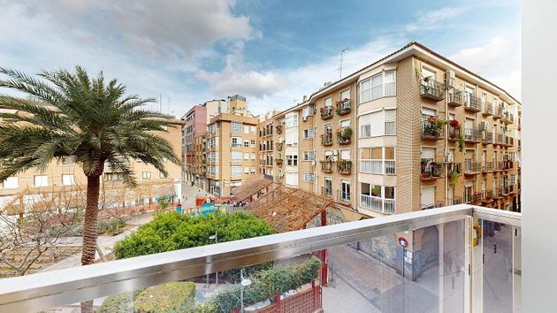 Foto 1 de Pis en venda a Centro - Murcia de 2 habitacions amb garatge i balcó