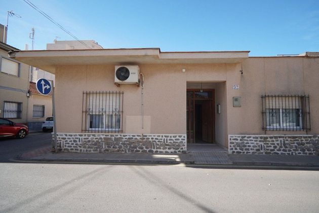 Foto 2 de Venta de piso en calle Miguel Hernández de 4 habitaciones con terraza y garaje