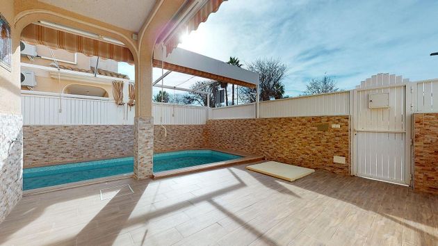 Foto 2 de Xalet en venda a calle De Hierro de 4 habitacions amb terrassa i piscina