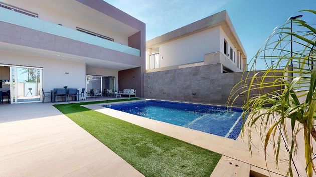 Foto 2 de Xalet en venda a San Pedro del Pinatar de 4 habitacions amb terrassa i piscina