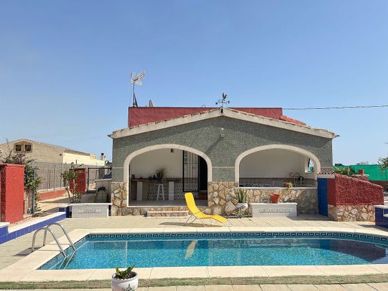 Foto 1 de Chalet en venta en Dolores de 3 habitaciones con terraza y piscina