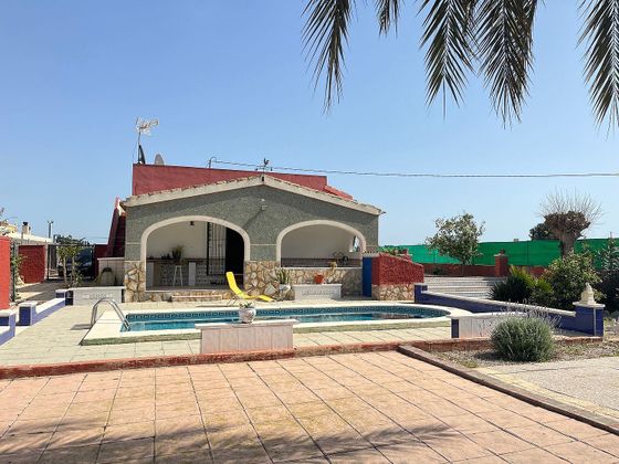 Foto 2 de Chalet en venta en Dolores de 3 habitaciones con terraza y piscina