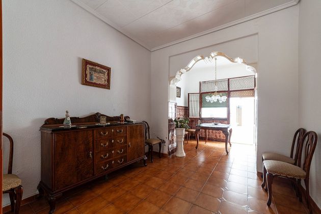 Foto 2 de Casa adossada en venda a Moncada de 4 habitacions amb terrassa i aire acondicionat
