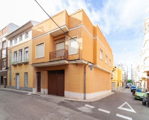 Foto 2 de Casa adosada en venta en Ayuntamiento - Centro de 5 habitaciones con terraza y garaje