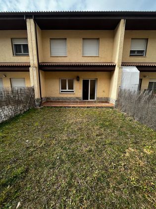 Foto 2 de Casa adossada en venda a Hontanares de Eresma de 4 habitacions amb terrassa i piscina
